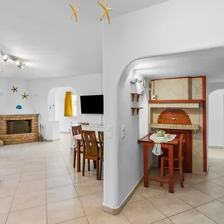 Antigone's Blue Vista Holiday home *